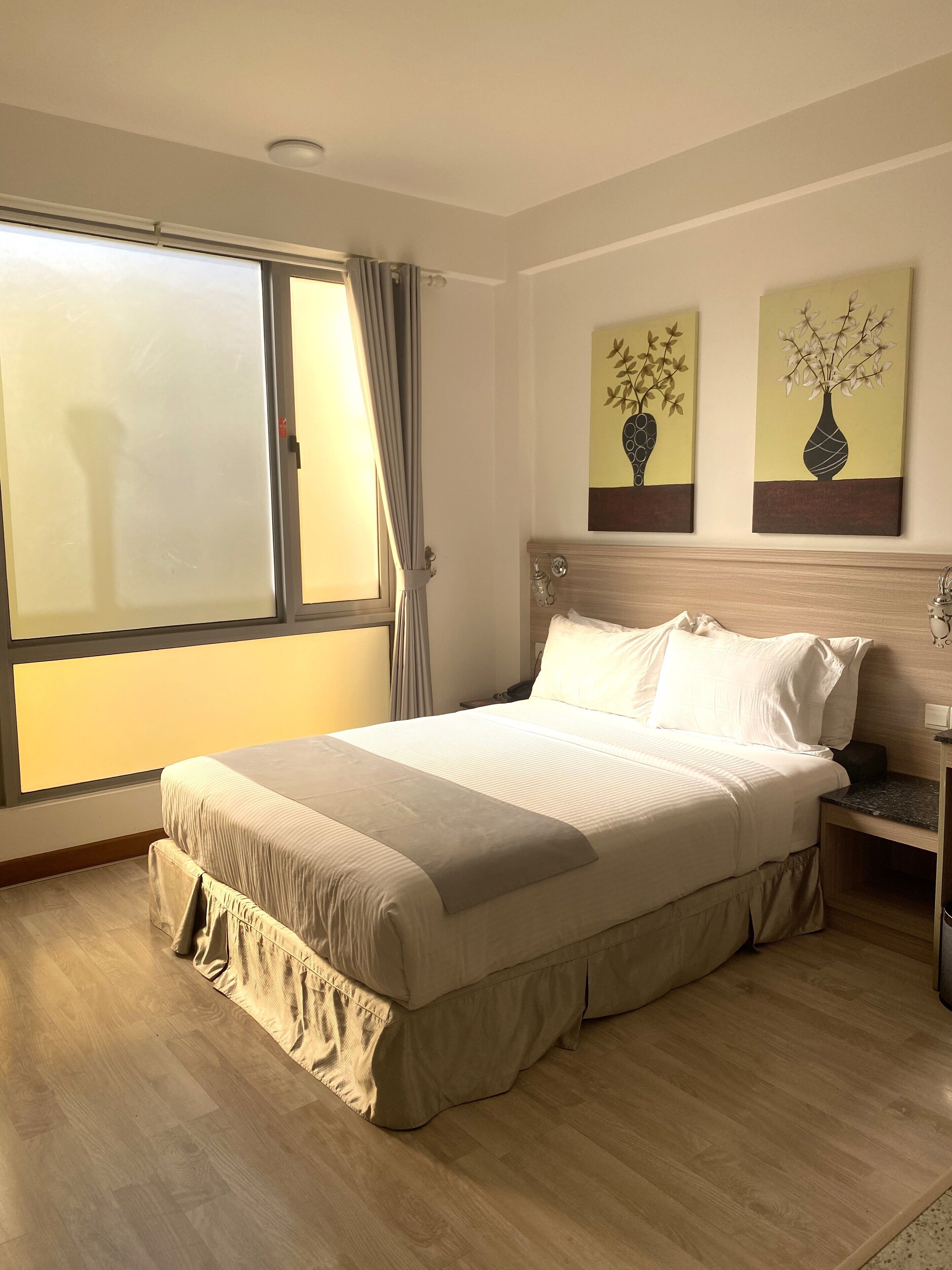 Quarto conforto, 1 cama Queen, para não fumantes, no canto | Roupas de cama de algodão egípcio, roupas de cama premium, frigobar