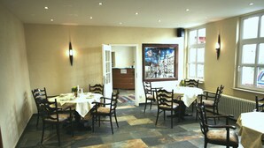Free daily buffet breakfast  - Hotel Garni Lindenmühle (Bad Neuenahr-Ahrweiler)