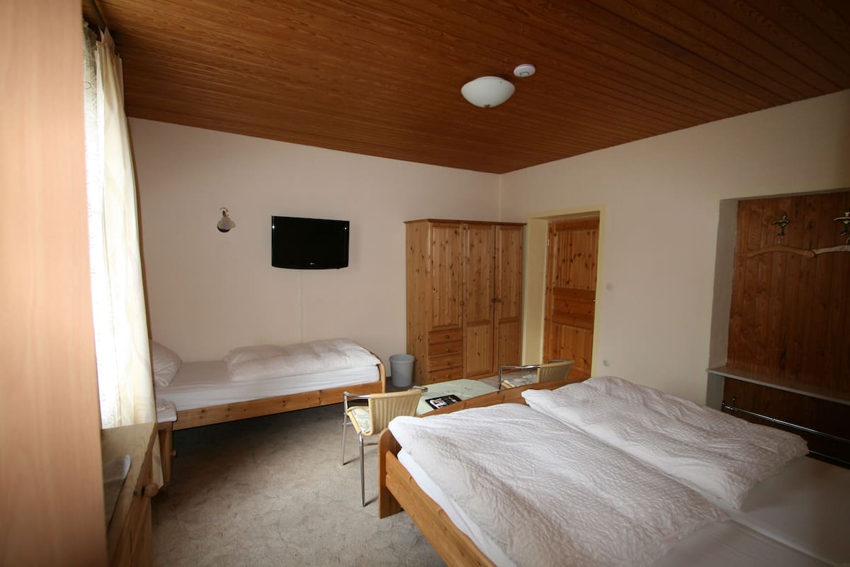 Kamar Double | Brankas, tempat tidur lipat/tambahan, dan Wi-Fi gratis