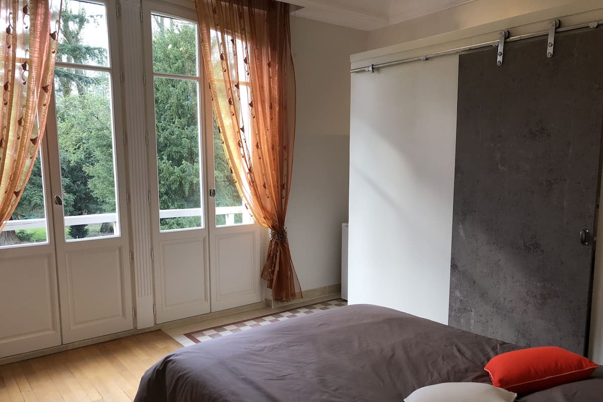 Superior Double Room | Peralatan tempat tidur premium, bar mini, dihias secara berasingan