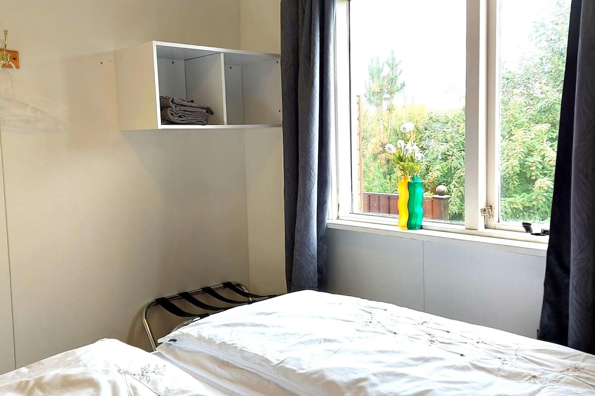 Cabana básico, 1 quarto | Cortinas blackout, quartos à prova de som, ferros/tábuas de passar roupa