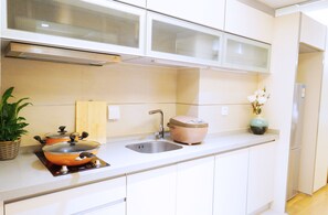 Business Double Room | Desk, blackout drapes, free WiFi