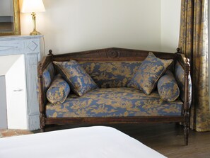 Double Room (Neo Classic) | 1 bedroom, Egyptian cotton sheets, premium bedding - Chambres d'hôtes -B&B- La Bonneterie (Montaigut-le-Blanc)
