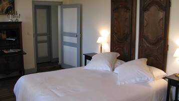 Double Room (Neo Classic) | 1 bedroom, Egyptian cotton sheets, premium bedding
