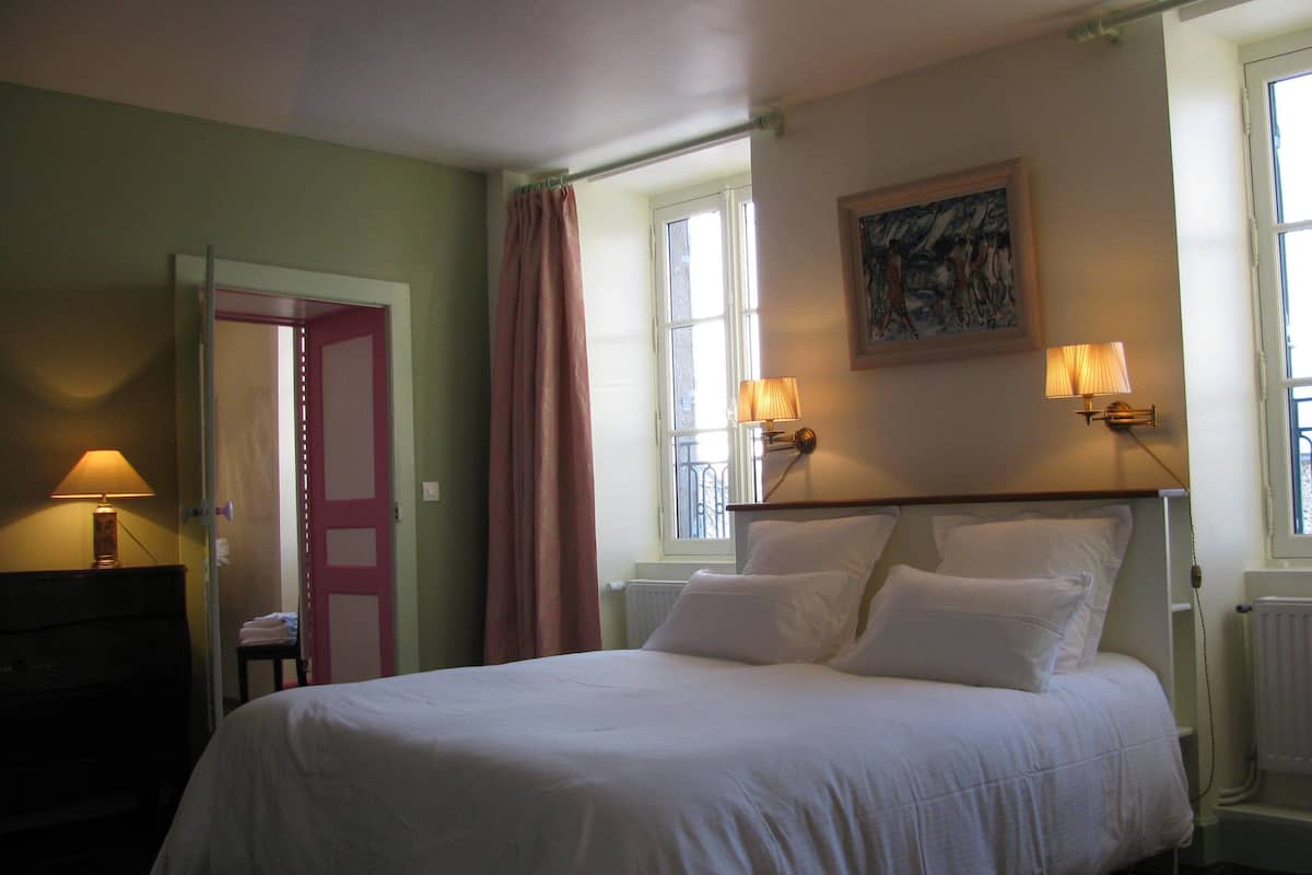Art Deco bedroom, Suite, two adjoining rooms | 1 bedroom, Egyptian cotton sheets, premium bedding, desk