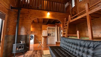 Deluxe Cottage | Blackout drapes