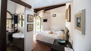 Superior Double Room, 1 Queen Bed, Poolside | Memory foam beds, in-room safe, blackout drapes, cribs (surcharge) - B&B Villa Verde - Short Term Room Rentals (Maracalagonis)
