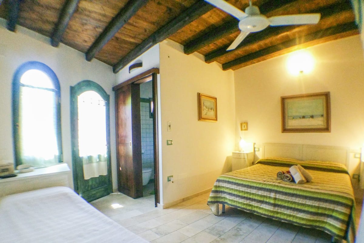 Tripla Standard | Materassi in memory foam, una cassaforte in camera, tende oscuranti