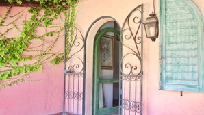 Superior Double Room, 1 Queen Bed, Poolside | Terrace/patio - B&B Villa Verde - Short Term Room Rentals (Maracalagonis)