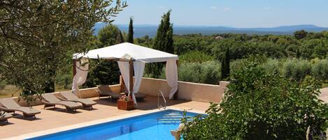 Outdoor pool, sun loungers