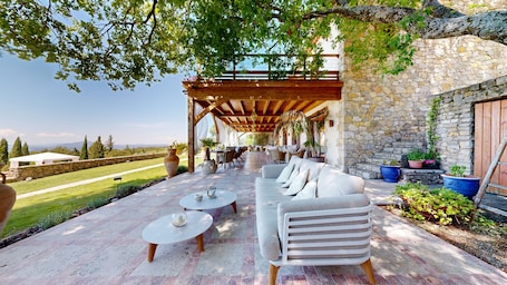 Terrasse/Patio. La Petite Auberge