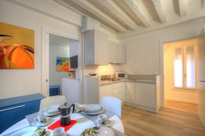 In-room dining - Ca Sarasina (Venice)