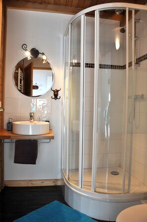 Double Room (Le Bois - Pilat) | Bathroom | Shower - La Boutarie Chambre d'Hôtes (Farnay)