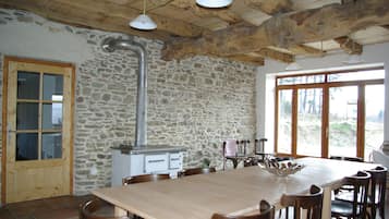 Sudah termasuk sarapan ala kontinental setiap hari