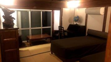 Traditionele Twin kamer | Een kluis op de kamer, individueel gedecoreerd, individueel gemeubileerd