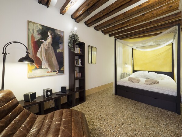 Apartment, 2 Bedrooms | 2 bedrooms, soundproofing, iron/ironing board, cribs/infant beds