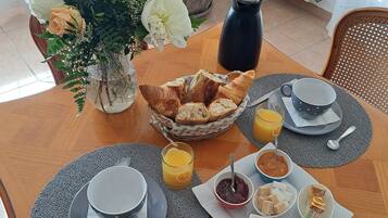 Free daily continental breakfast