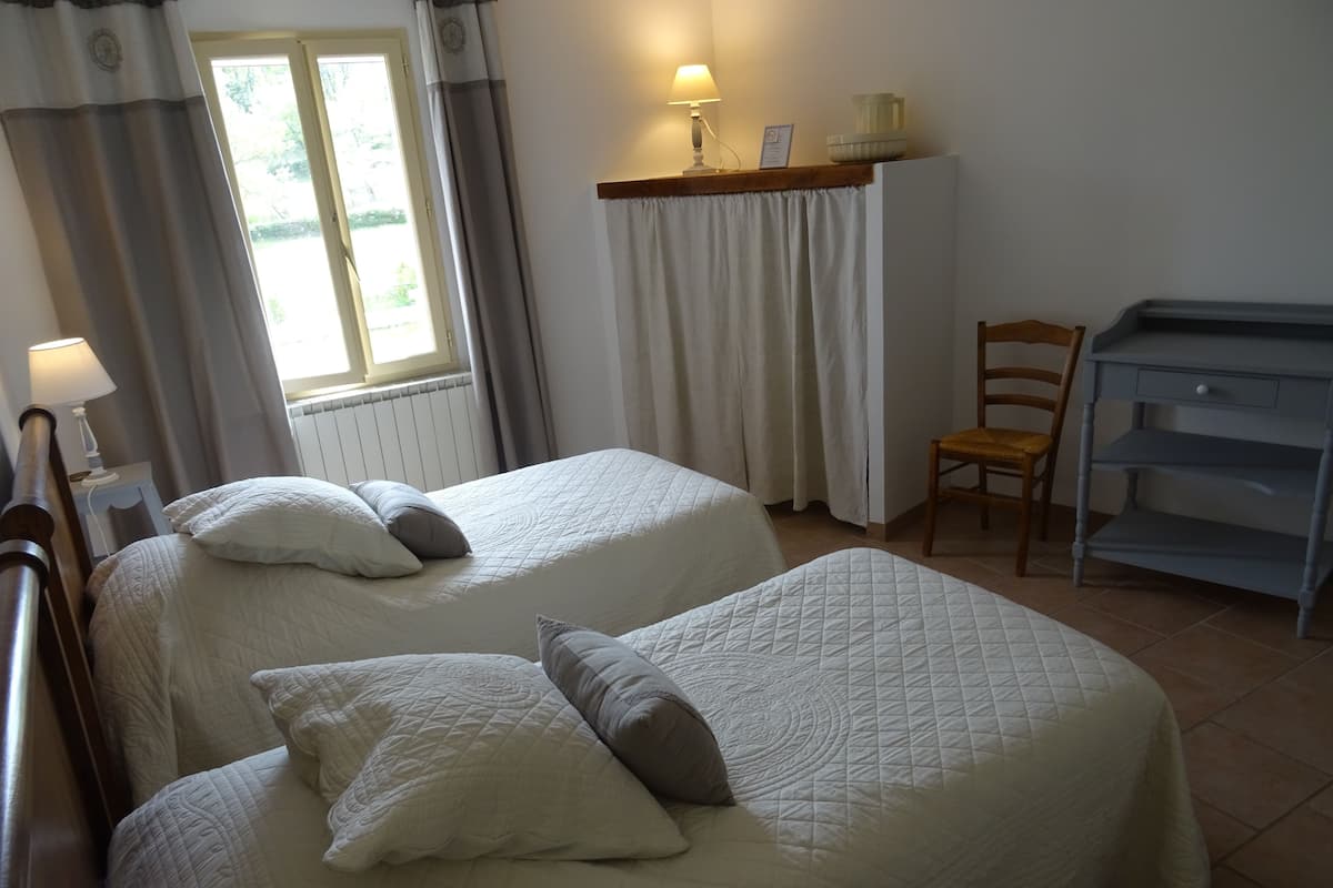 Comfort Double or Twin Room (Fanny) | Premium bedding, desk, WiFi (free), bed sheets