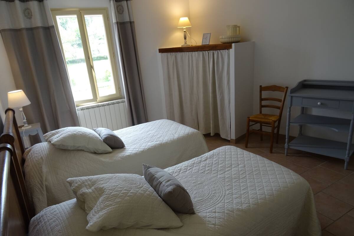 Comfort Double or Twin Room (Fanny) | 1 bilik tidur, peralatan tempat tidur premium, meja, Wi-fi percuma