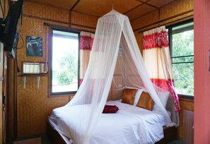 Standard Single Room, 1 Bedroom, Garden View | Individually decorated, individually furnished, laptop workspace - Bansuan Thanormpat Resort (Saraphi)