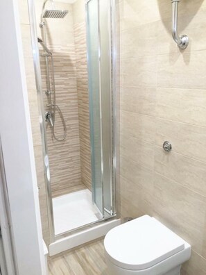Deluxe Double Room | Bathroom | Shower, free toiletries, hair dryer, bathrobes