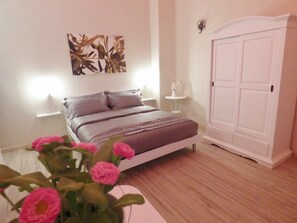 デラックス ダブルルーム | 高級寝具、デスク、防音設備、アイロン / アイロン台