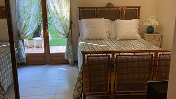 Kamar Double (Tournesol) | Minibar, didekorasi berbeda-beda, dan ruang kerja ramah laptop