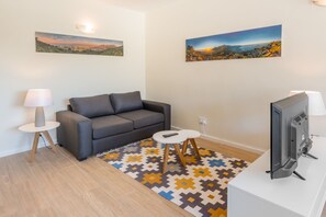 Studio | Premium bedding, desk, free WiFi