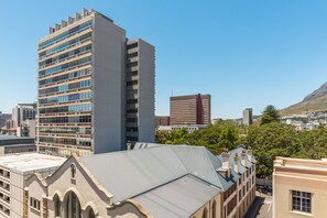 Studio | Premium bedding, desk, free WiFi