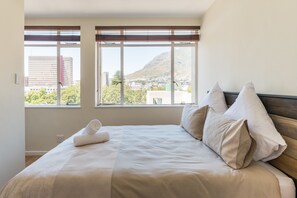 Studio | Premium bedding, desk, free WiFi