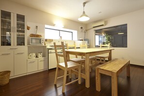 Huis (Japanese Style) | Dineren op de kamer