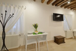 In-room dining - Casa Zen (Venice)