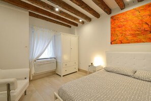 2 bedrooms, iron/ironing board, free WiFi, bed sheets - Casa Zen (Venice)