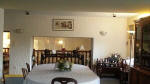 Free daily continental breakfast - Le Prieuré (Montsoreau)