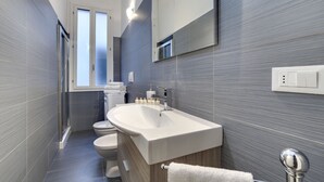 Apartment, 2 Bedrooms | Bathroom - Casanova (Venice)