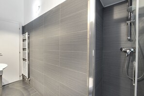 Apartment, 2 Bedrooms | Bathroom shower - Casanova (Venice)