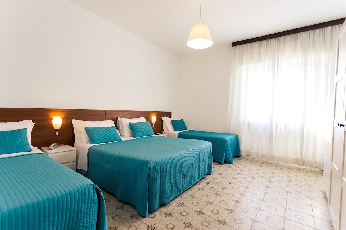 Quadruple Room | Desk, free WiFi, bed sheets