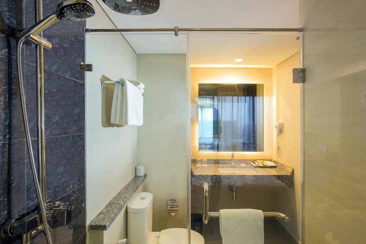 Shower, free toiletries, slippers, towels