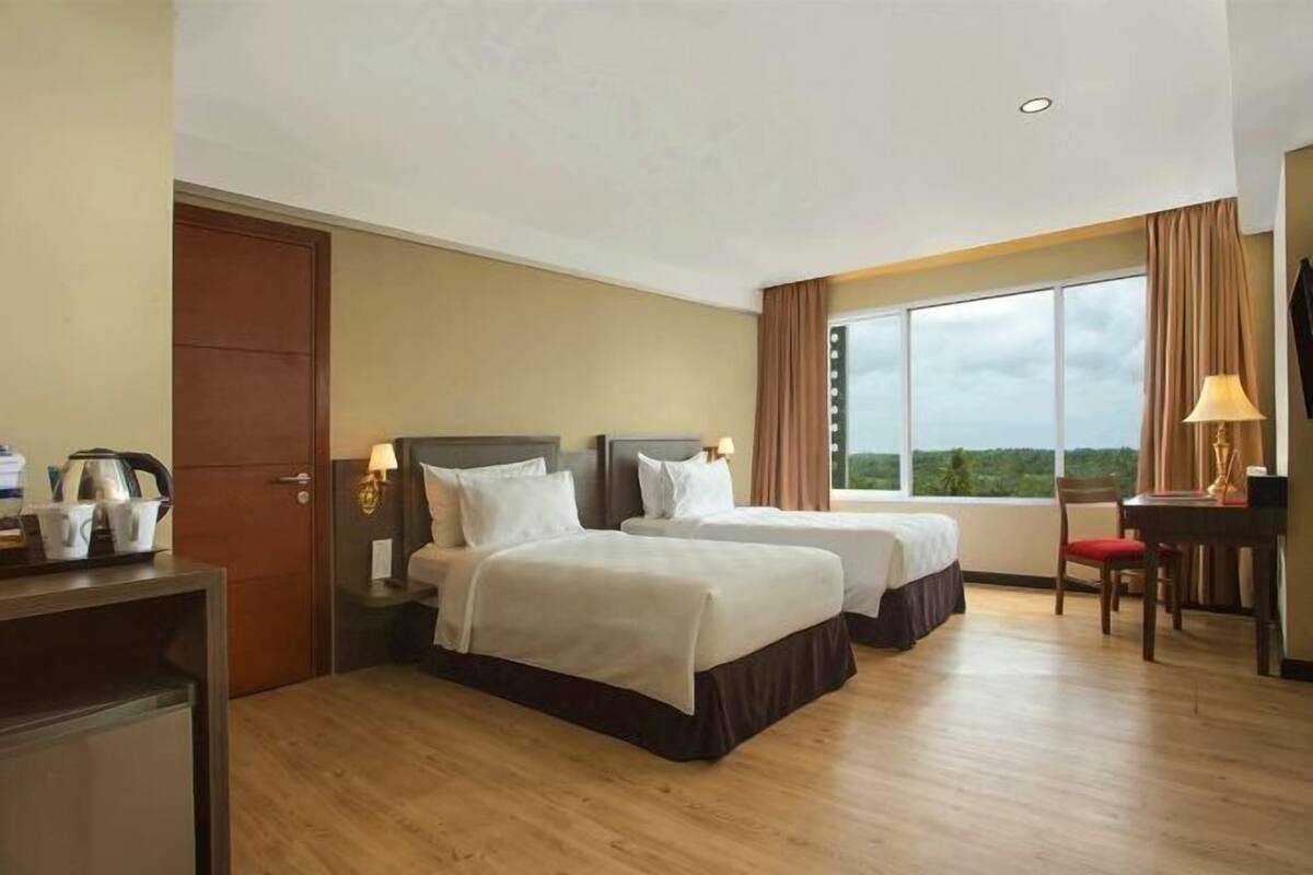 Minibar, in-room safe, desk, iron/ironing board (on request)