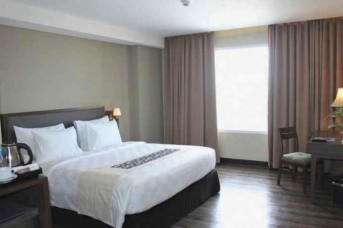 Minibar, in-room safe, desk, iron/ironing board (on request)