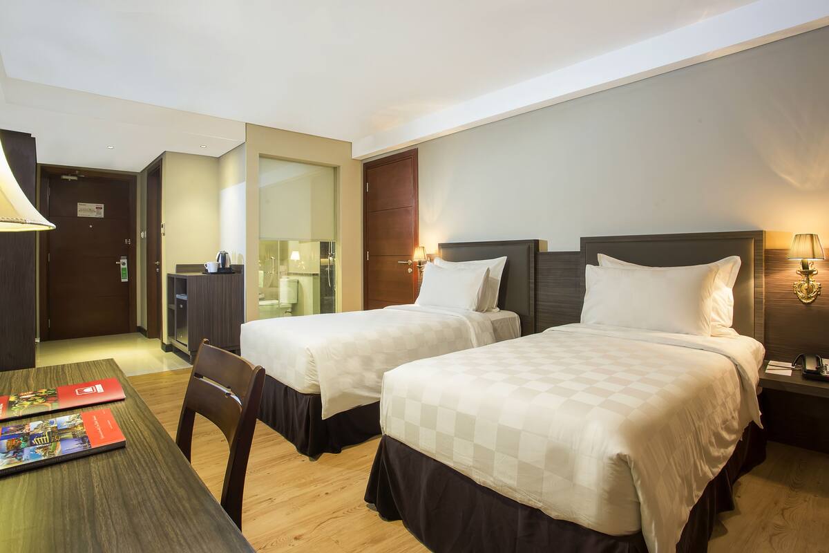 Deluxe Twin Room | Minibar, in-room safe, desk, iron/ironing board (on request)