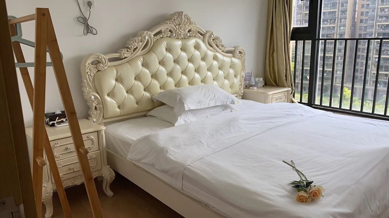 豪华大床房 | 2 多间卧室、高档床上用品、记忆海绵床垫、特色家居