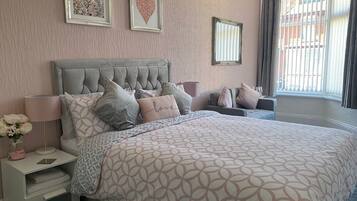 Double Room, Ensuite (Deluxe) | Soundproofing, free WiFi, bed sheets