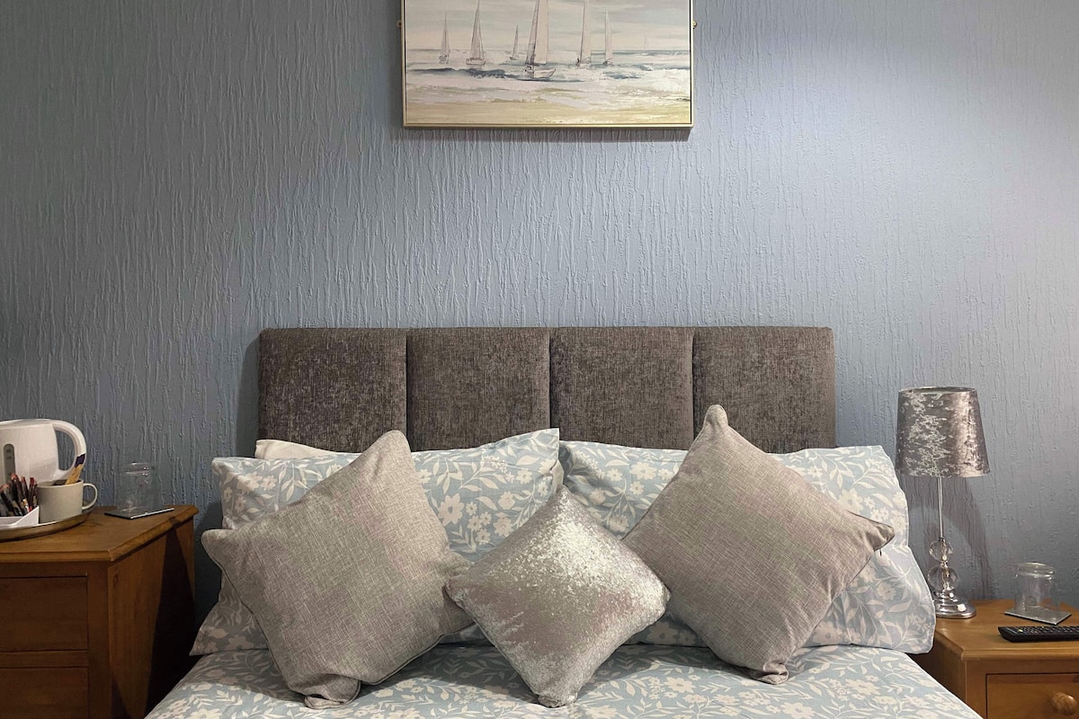 Double Room, Ensuite | Soundproofing, free WiFi, bed sheets
