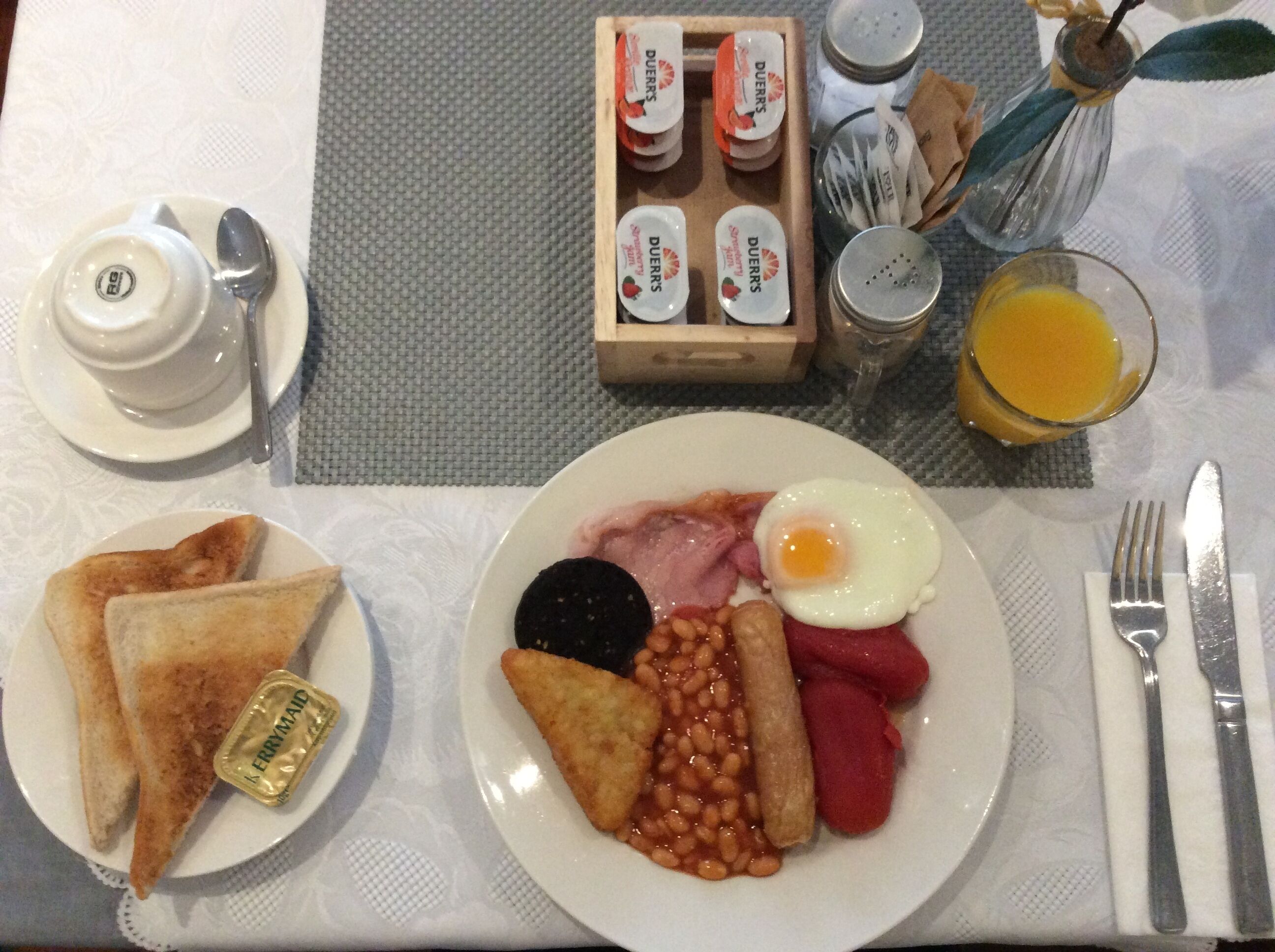 free daily english breakfast