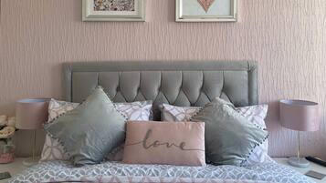 Double Room, Ensuite (Deluxe) | Soundproofing, free WiFi, bed sheets