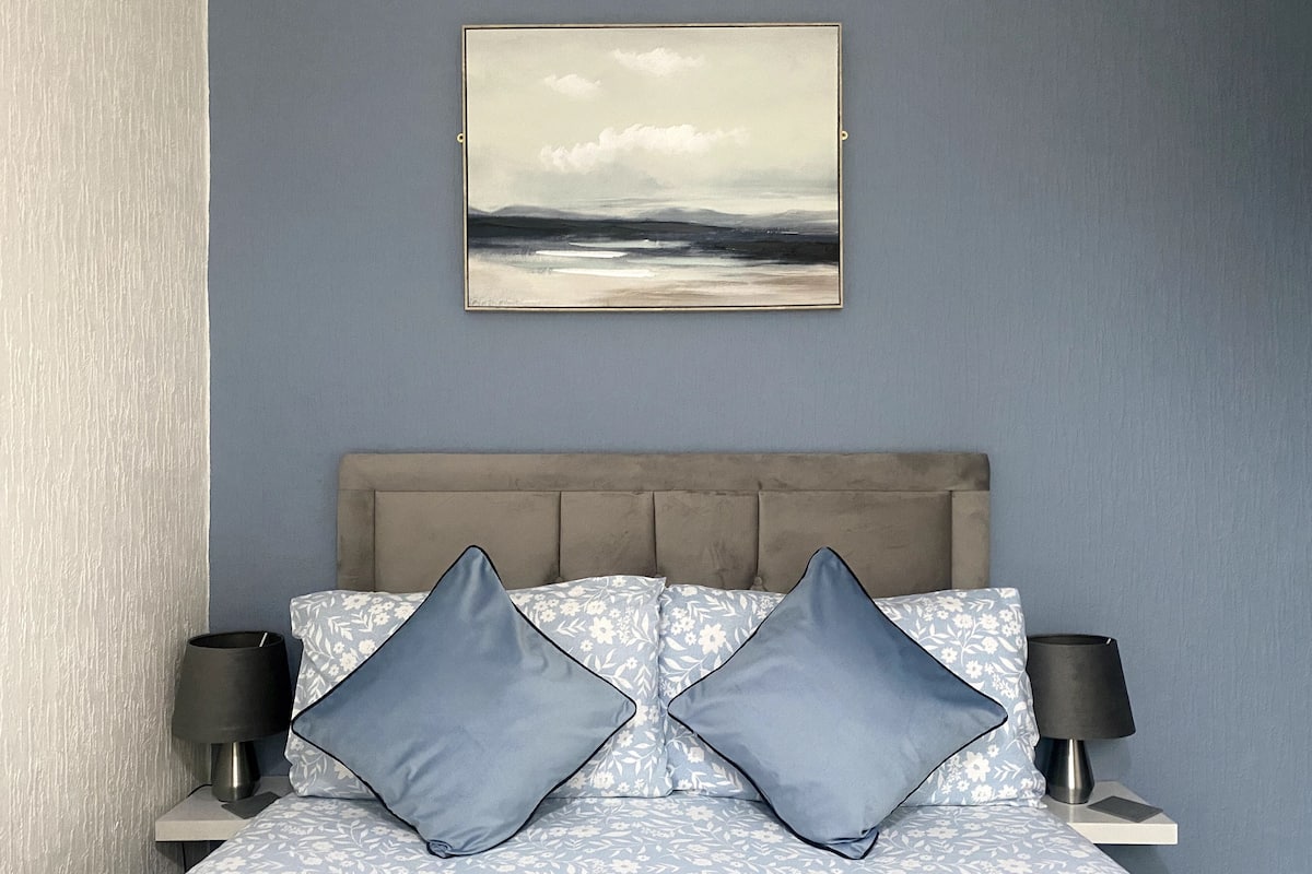 Double Room, Ensuite (Small) | Soundproofing, free WiFi, bed sheets