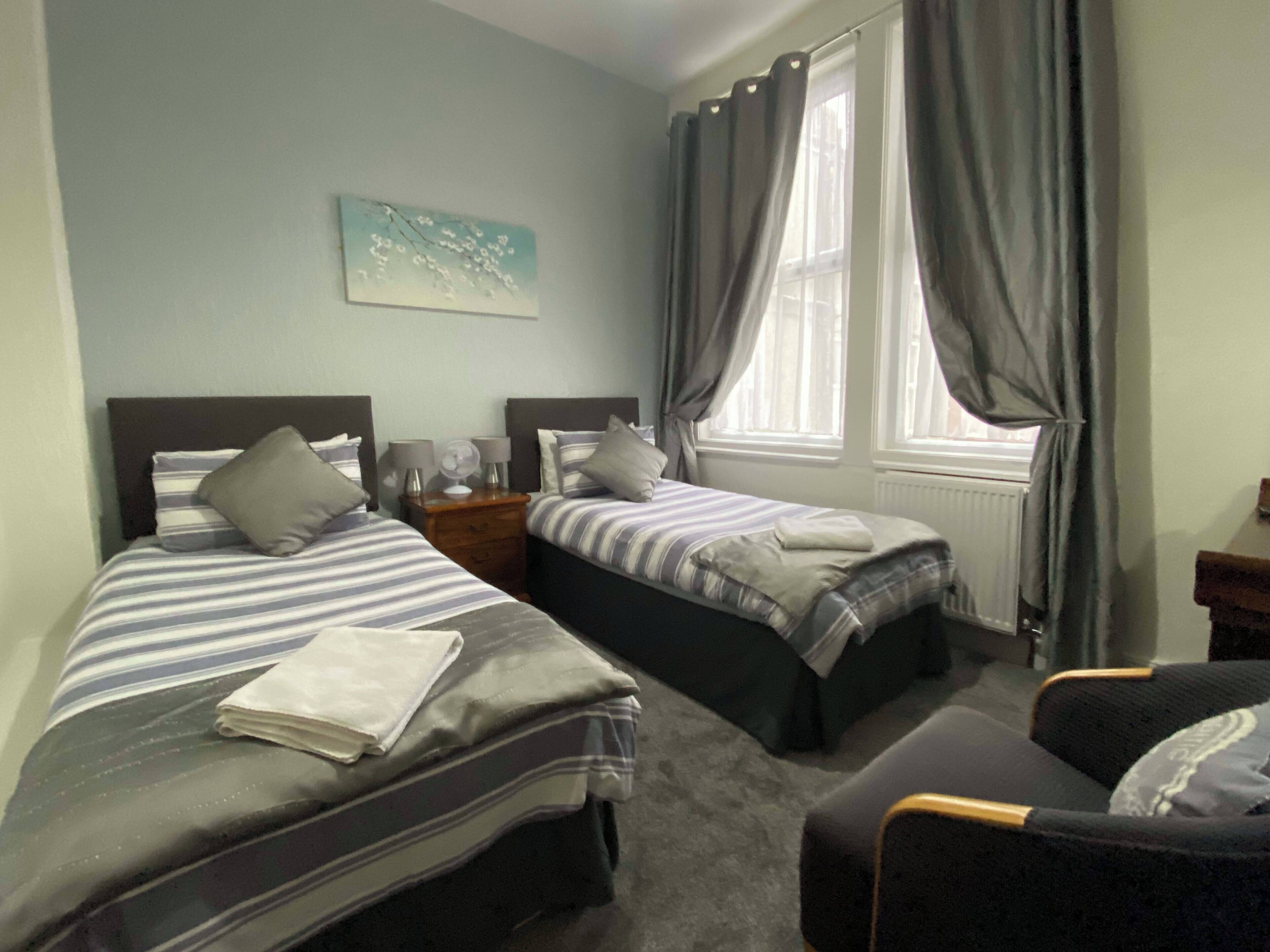 twin room, ensuite | 1 bedroom, soundproofing, free wifi, bed sheets