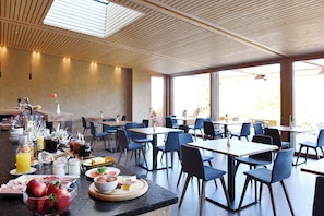 Free daily buffet breakfast