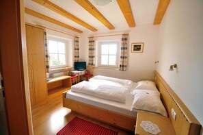 Chambre Standard double | Bureau, lit d’appoint (supplément), accès au Wi-Fi (inclus)